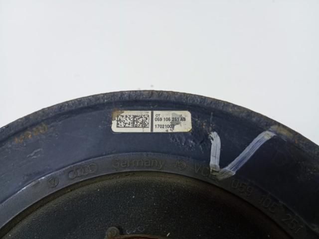 bontott AUDI A5 Szíjtárcsa