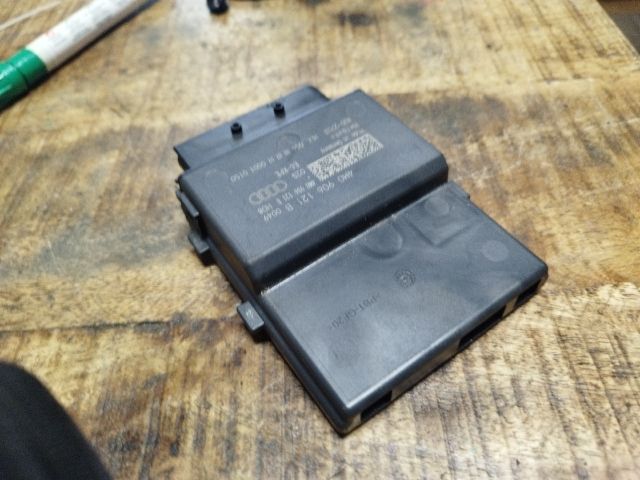 bontott AUDI A5 Üzemanyag Befecskendező Vezérlő