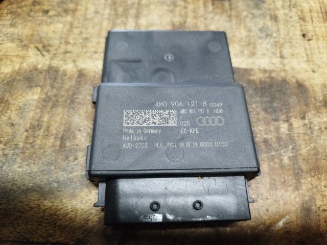 bontott AUDI A5 Üzemanyag Befecskendező Vezérlő