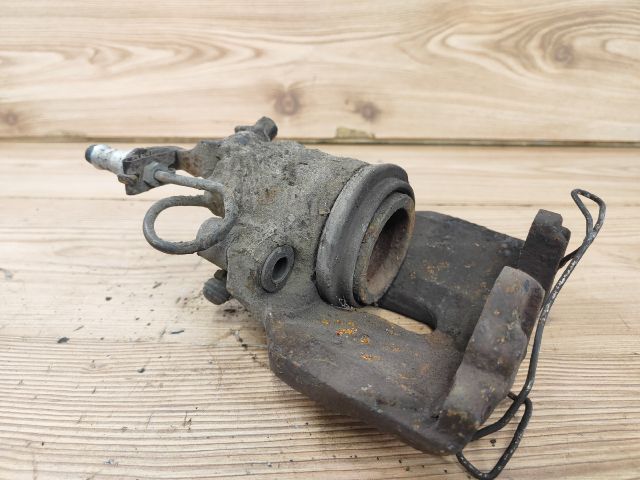 bontott AUDI A6 C4 Bal első Féknyereg Munkahengerrel