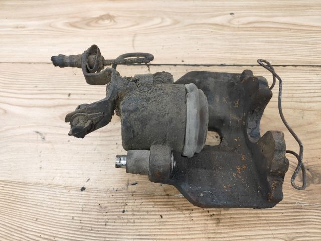 bontott AUDI A6 C4 Jobb első Féknyereg Munkahengerrel