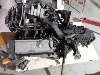 bontott AUDI A6 C4 Motor (Fűzött blokk hengerfejjel)