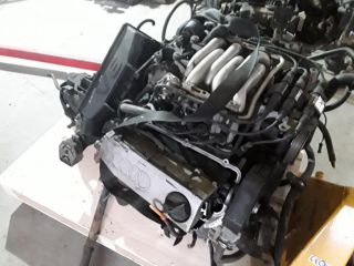 bontott AUDI A6 C4 Motor (Fűzött blokk hengerfejjel)