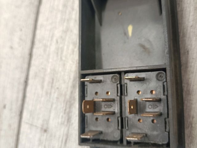 bontott AUDI A6 C4 Ablakemelő Kapcsoló Négyes / Kettes