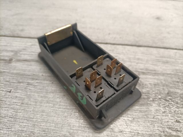 bontott AUDI A6 C4 Ablakemelő Kapcsoló Négyes / Kettes