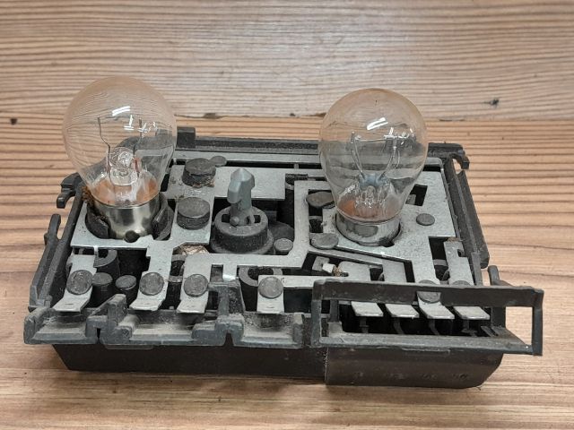 bontott AUDI A6 C4 Bal Hátsó Lámpa Foglalat