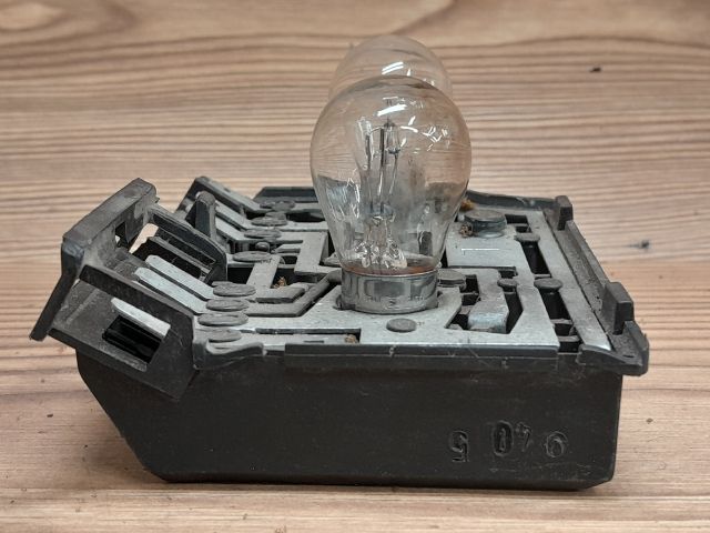 bontott AUDI A6 C4 Bal Hátsó Lámpa Foglalat