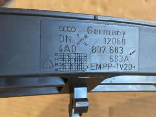 bontott AUDI A6 C4 Első Lökhárító Alsó Középső Díszrács