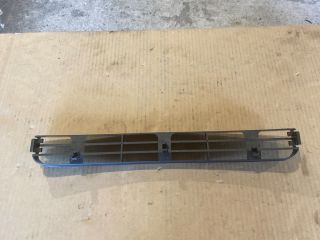 bontott AUDI A6 C4 Első Lökhárító Alsó Középső Díszrács