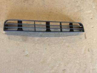 bontott AUDI A6 C4 Első Lökhárító Alsó Középső Díszrács