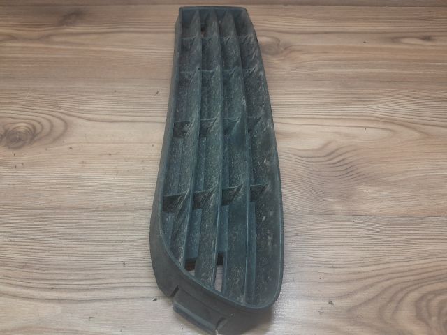 bontott AUDI A6 C4 Első Lökhárító Bal Díszrács