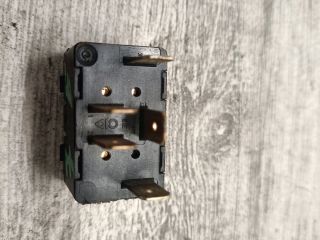 bontott AUDI A6 C4 Jobb első Ablakemelő Kapcsoló