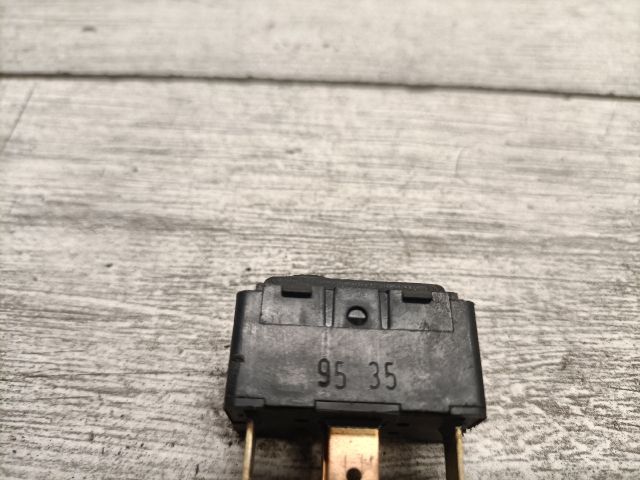 bontott AUDI A6 C4 Jobb első Ablakemelő Kapcsoló