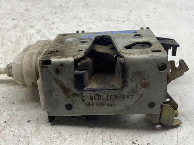 bontott AUDI A6 C4 Jobb első Ajtózár