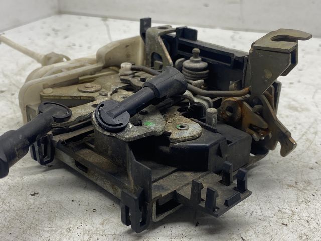 bontott AUDI A6 C4 Jobb első Ajtózár