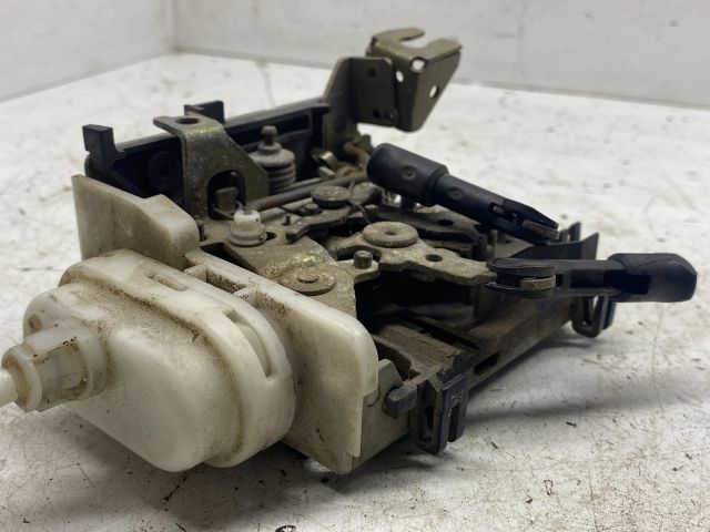 bontott AUDI A6 C4 Jobb első Ajtózár