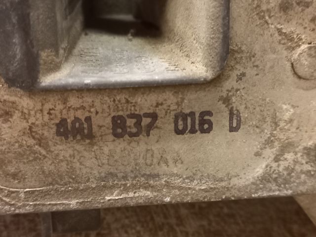 bontott AUDI A6 C4 Jobb első Ajtózár