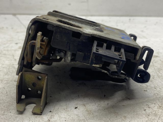 bontott AUDI A6 C4 Jobb első Ajtózár