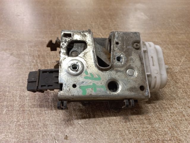 bontott AUDI A6 C4 Jobb első Ajtózár