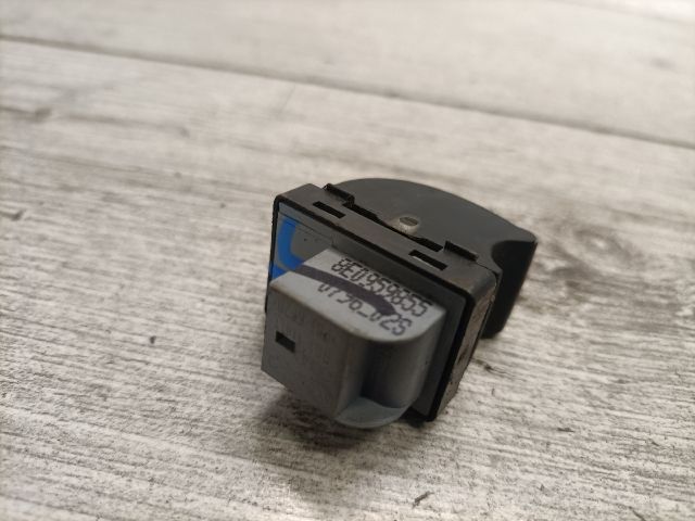 bontott AUDI A6 C4 Jobb hátsó Ablakemelő Kapcsoló