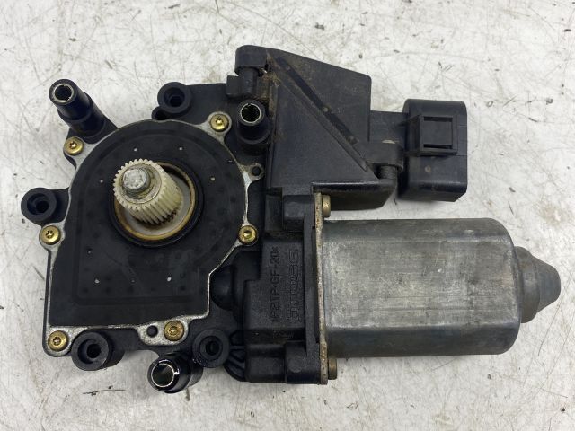 bontott AUDI A6 C4 Jobb hátsó Ablakemelő Motor