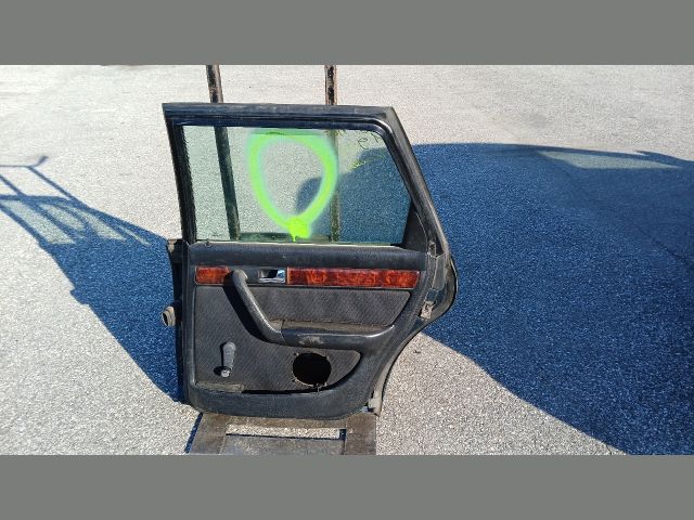 bontott AUDI A6 C4 Jobb hátsó Ajtó (Részeivel)