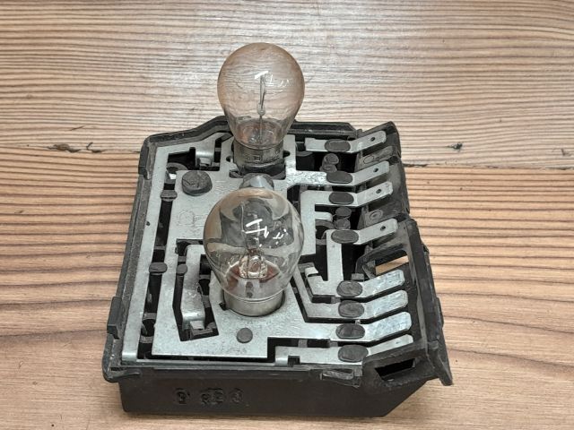 bontott AUDI A6 C4 Jobb Hátsó Lámpa Foglalat