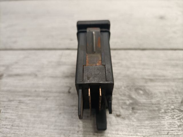 bontott AUDI A6 C4 Vészvillogó Kapcsoló