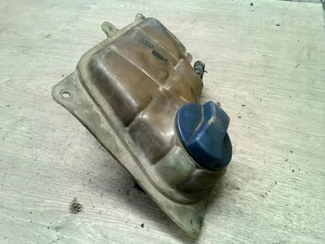 bontott AUDI A6 C5 Kiegyenlítő Tartály