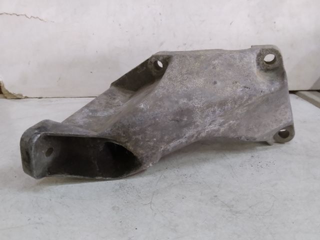 bontott AUDI A6 C5 Motor Tartó Bak Bal