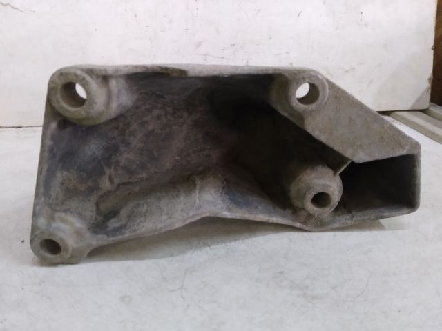 bontott AUDI A6 C5 Motor Tartó Bak Bal