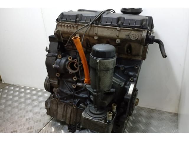 bontott AUDI A6 C5 Motor (Fűzött blokk hengerfejjel)