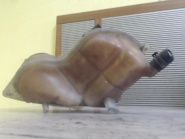 bontott AUDI A6 C5 Kiegyenlítő Tartály