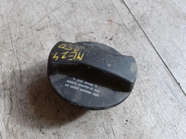 bontott AUDI A6 C5 Olajbeöntő Sapka