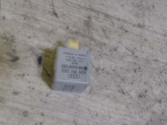 bontott AUDI A6 C5 Üzemanyag Szivattyú Relé