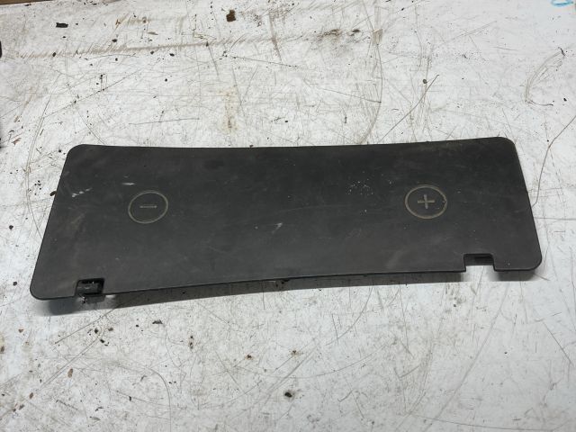 bontott AUDI A6 C5 Akkumulátor Fedél