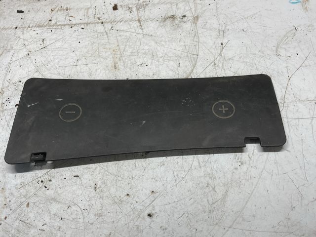 bontott AUDI A6 C5 Akkumulátor Fedél