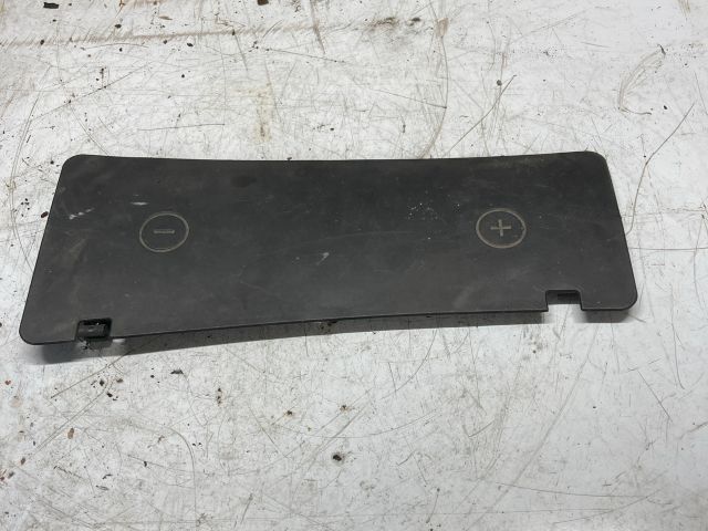 bontott AUDI A6 C5 Akkumulátor Fedél