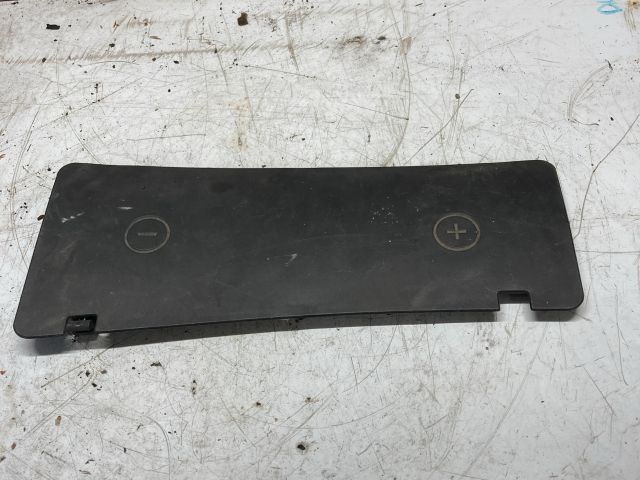 bontott AUDI A6 C5 Akkumulátor Fedél