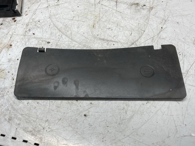 bontott AUDI A6 C5 Akkumulátor Fedél