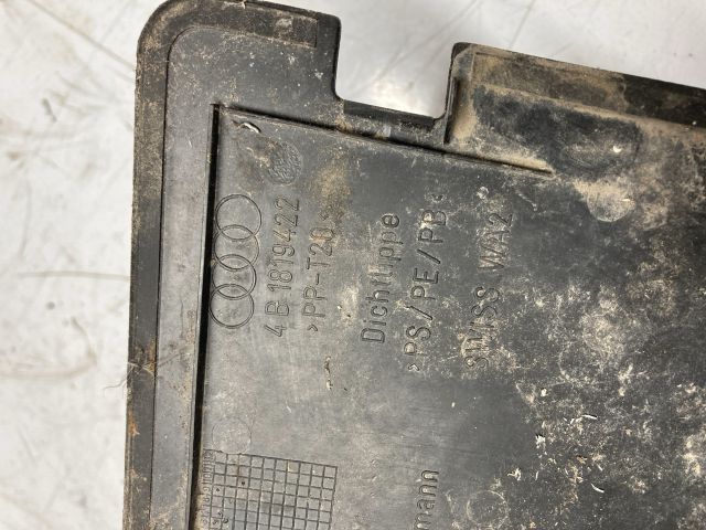 bontott AUDI A6 C5 Akkumulátor Fedél