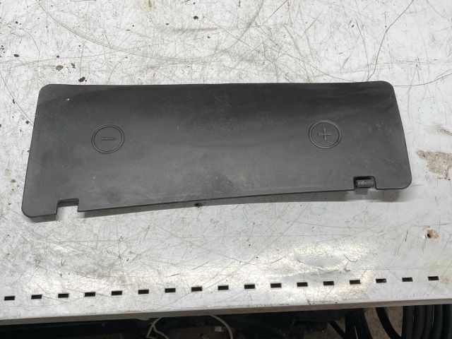 bontott AUDI A6 C5 Akkumulátor Fedél