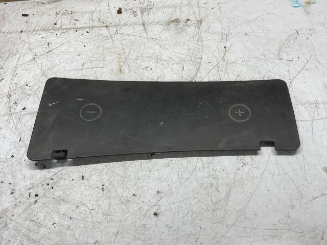 bontott AUDI A6 C5 Akkumulátor Fedél