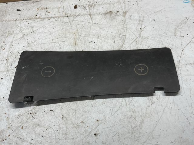 bontott AUDI A6 C5 Akkumulátor Fedél