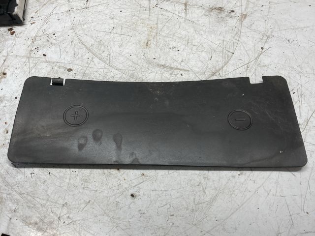 bontott AUDI A6 C5 Akkumulátor Fedél