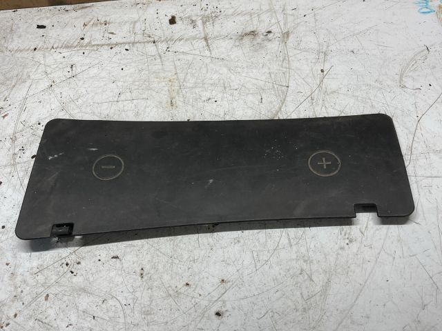 bontott AUDI A6 C5 Akkumulátor Fedél