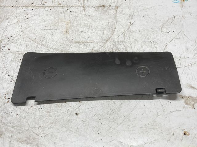 bontott AUDI A6 C5 Akkumulátor Fedél