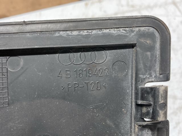 bontott AUDI A6 C5 Akkumulátor Fedél