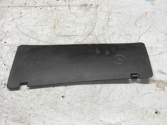 bontott AUDI A6 C5 Akkumulátor Fedél