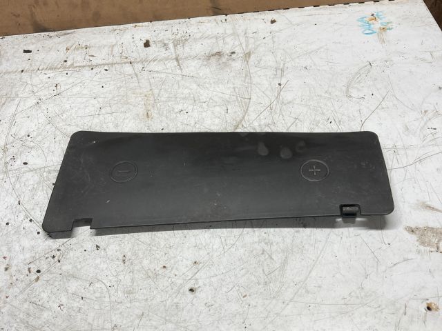 bontott AUDI A6 C5 Akkumulátor Fedél